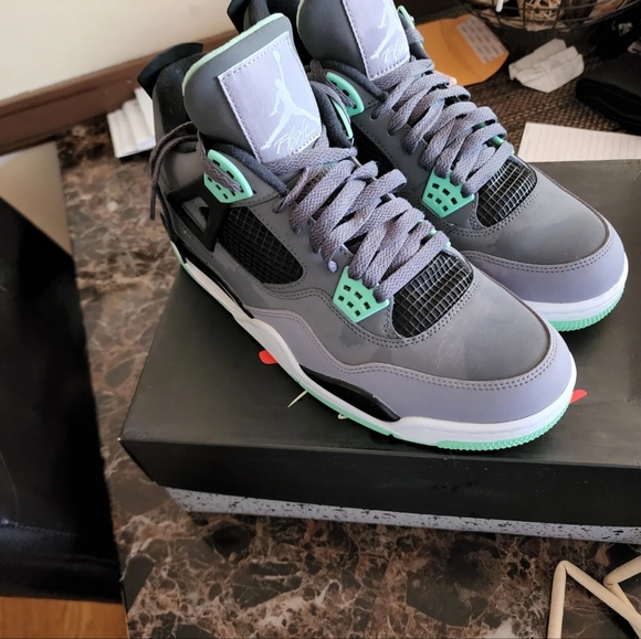Jordan 4 Green Glow. Size 9.5 VNDS 100% authentic - Picture 1 of 8